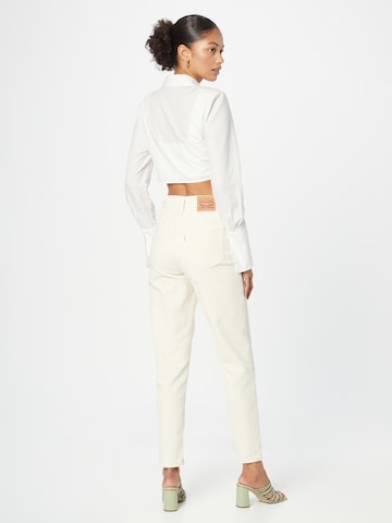 regular Jeans 'High Waisted Mom' di LEVI'S ® in bianco