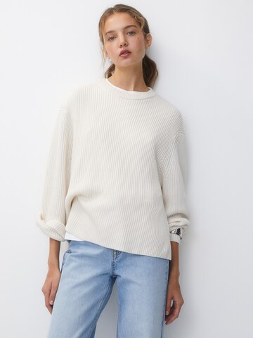 Pull&Bear Sweater in Beige: front