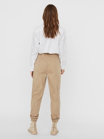 Tapered Pantaloni 'Flame' di VERO MODA in beige