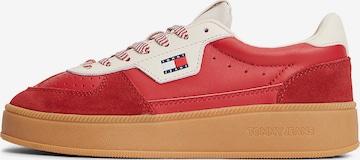 Baskets basses 'The Greenwich' Tommy Jeans en rouge : devant