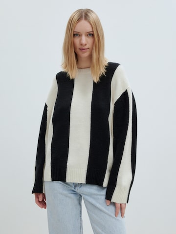 Pull-over 'Bodil' EDITED en noir : devant