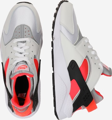 Nike Sportswear Rövid szárú sportcipők 'AIR HUARACHE' - fehér