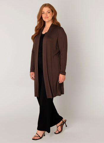 BASE LEVEL CURVY Strickjacke in Braun
