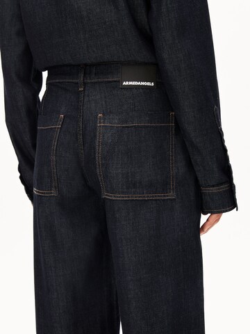 Loosefit Jean 'Astraeaas' ARMEDANGELS en bleu : devant