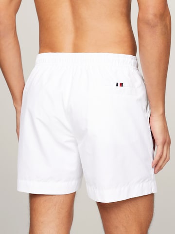 TOMMY HILFIGER Badeshorts in Weiß