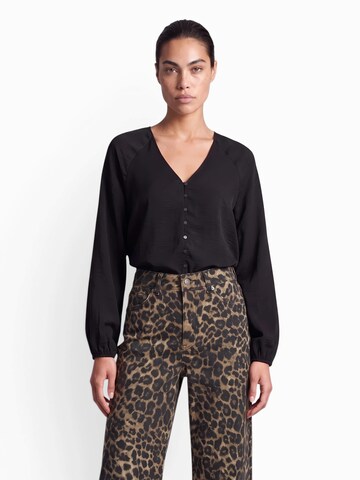 ONLY - Blusa 'ONLZION STRYLA' en negro: frente