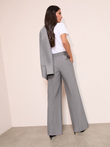 pelēks Friends Like These Standarta Klasiskas bikses