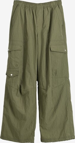 Loosefit Pantalon Bershka en vert : devant