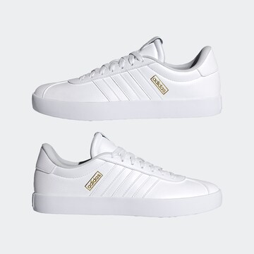 Baskets basses ADIDAS SPORTSWEAR en blanc