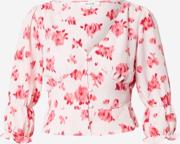 The Frolic Blouse in Roze: voorkant