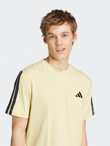 ADIDAS SPORTSWEAR Λειτουργικό μπλουζάκι σε κίτρινο