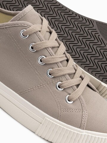 Baskets basses Ombre en gris