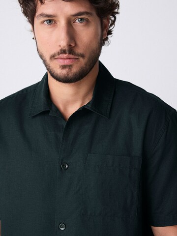 Next - Regular Fit Camisa em preto
