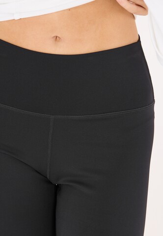 Les'Arcs Slim fit Sports trousers 'Aderler' in Black