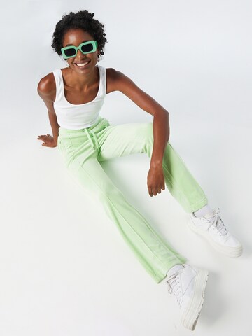 Loosefit Pantaloni 'Tina' de la Juicy Couture pe verde