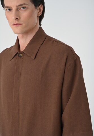 Comfort fit Camicia di Antioch in marrone