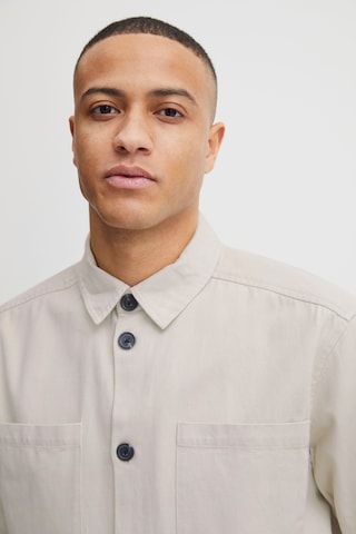 !Solid Regular fit Button Up Shirt in Beige