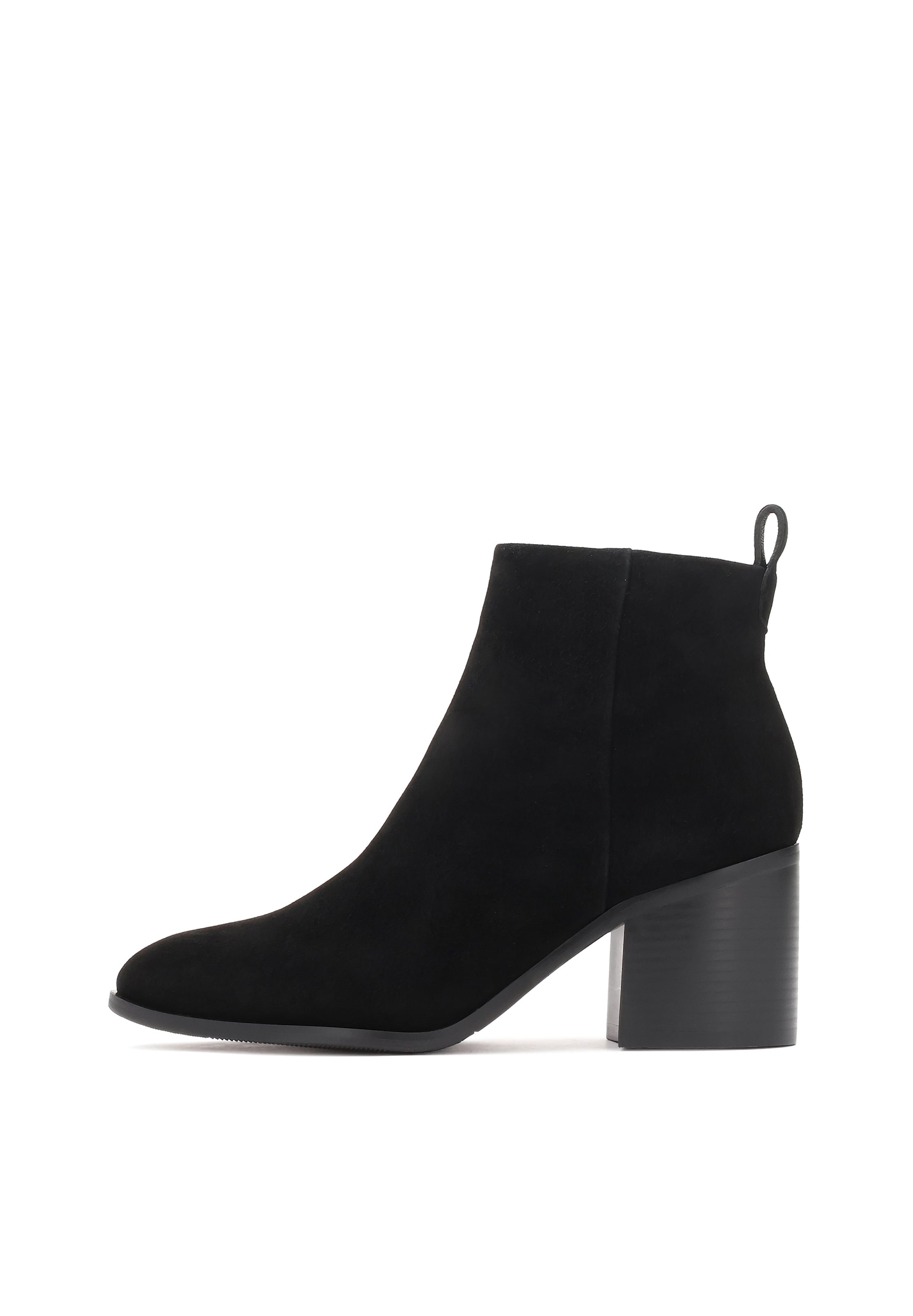 melns Kazar Puszābaki: no priekšpuses