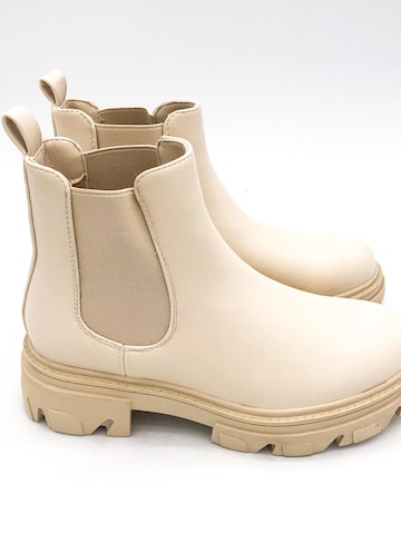 Smile Favorites Chelsea Boots in Beige: front