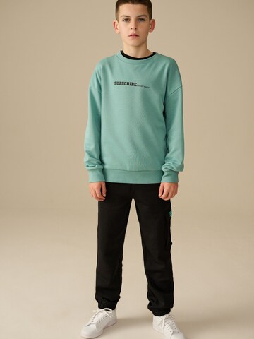 Set de la Next pe verde