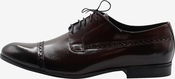 DreiMaster Klassik Lace-Up Shoes in Red: front