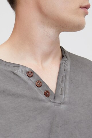 !Solid V-Shirt 'Tinox' in Grau