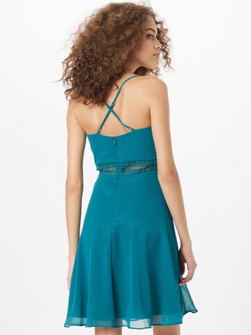 Rochie de cocktail de la Vera Mont pe verde