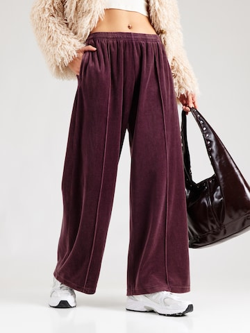 WEEKDAY Wide leg Παντελόνι σε λιλά: μπροστά