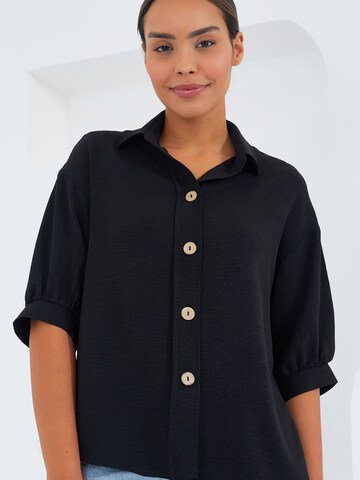 melns Bigdart Blūze