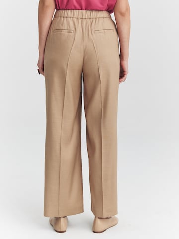 TATUUM Regular Hose 'Neraka' in Beige
