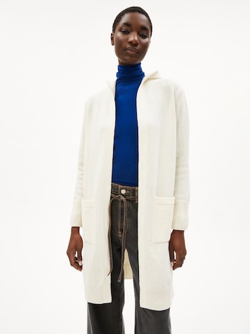 Cardigan ' WANDAA ' ARMEDANGELS en beige : devant