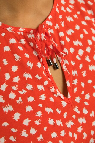 Finn Flare Sommerkleid mit lockerer Schnittform in Rot