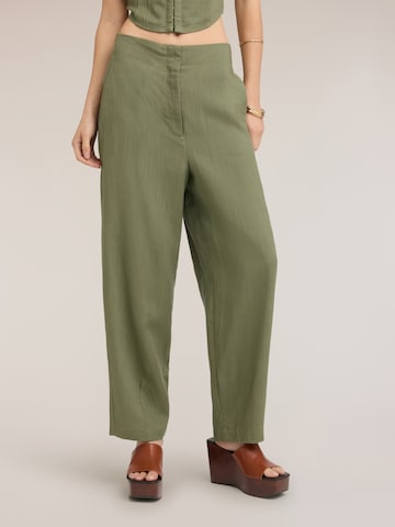 MOTIVI - regular Pantalón en verde
