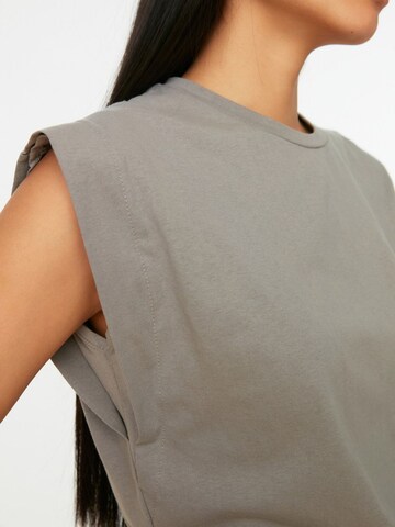 T-shirt Trendyol en gris