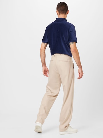 Regular Pantaloni eleganți de la Les Deux pe bej