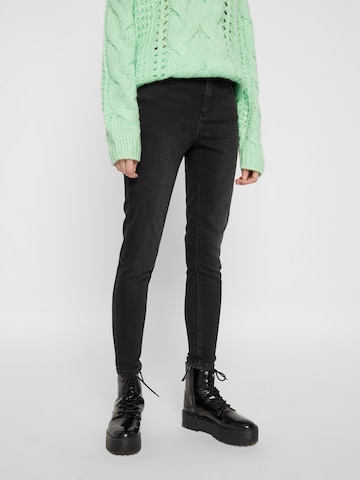 PIECES Skinny Jeans 'Delly' in Black: front