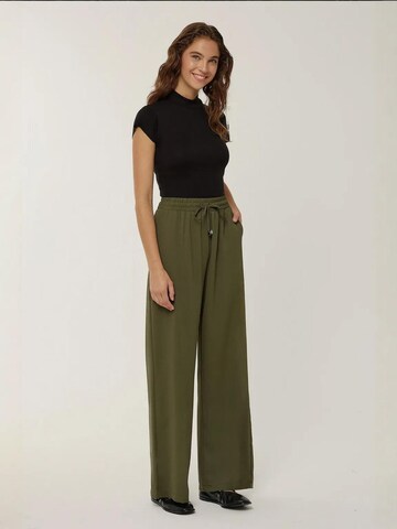 Hiccup Wide Leg Hose in Grün