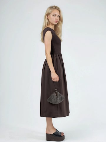 Robe Busem en marron