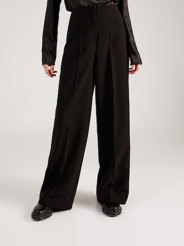 SOAKED IN LUXURY Laiad sääred Viikidega püksid 'Corinne', värv must: eest vaates
