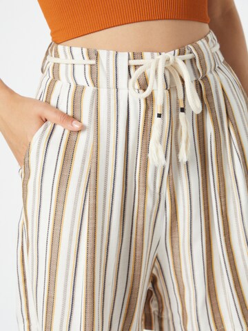 Loosefit Pantaloni con pieghe di Koton in marrone
