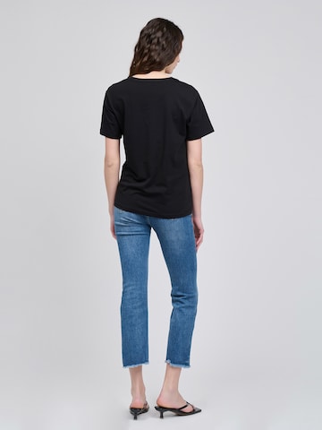 Influencer Тениска в черно