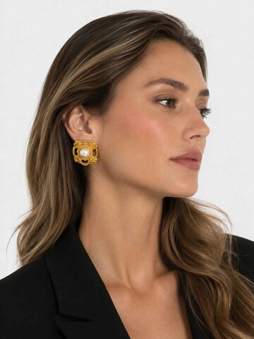 RteRme Náušnice 'Classic Acrylic Pearl Gold Stud Earrings' – zlatá: přední strana