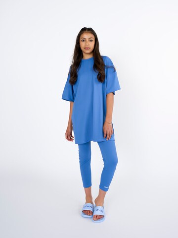 Abbigliamento da mare sportivo di Chay in blu: frontale