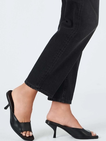 No44 Tapered Jeans 'Crossover Jean Black'‌‌ in Schwarz