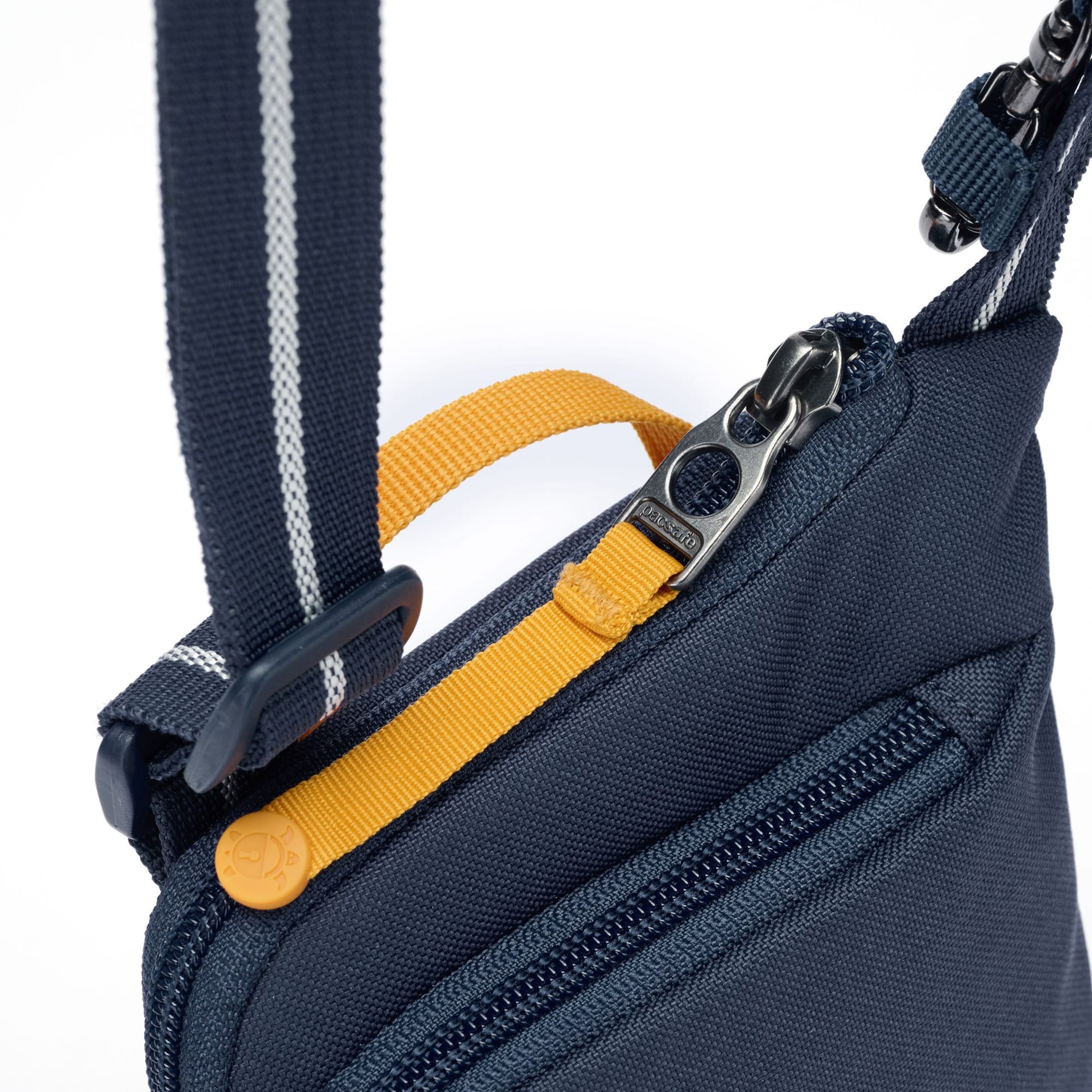 Borsa a tracolla di Pacsafe in blu