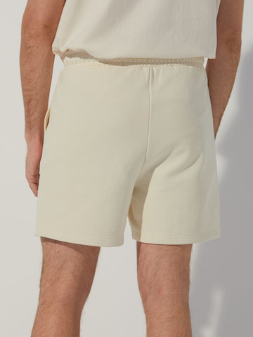 ABOUT YOU x Alvaro Soler - regular Pantalón 'Timur' en beige