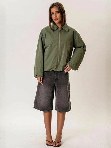 TEESHOPPEN Kurtka przejściowa ' Ines ' w kolorze zielony