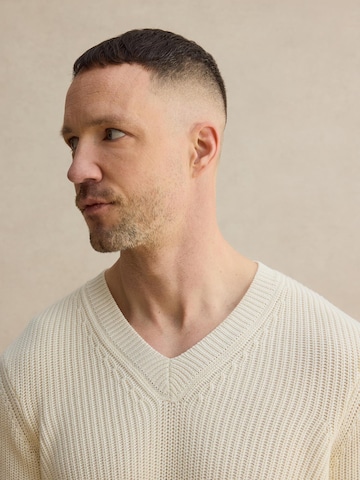 DAN FOX APPAREL Pulover 'Marlon' | bela barva