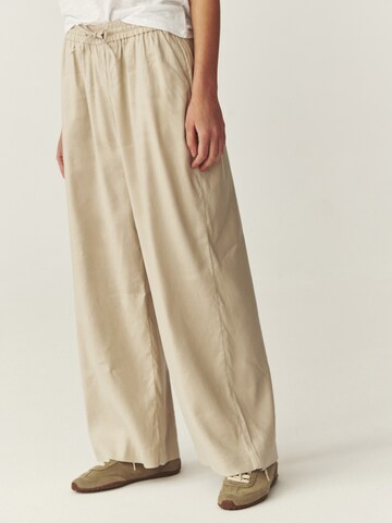 TATUUM Свободный крой Штаны в Бежевый: спереди