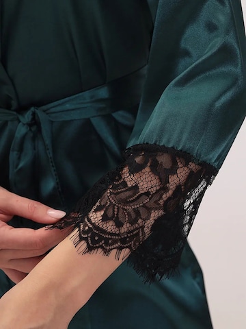 Halat pentru dimineață 'Halat satin' de la TrendyUp pe verde